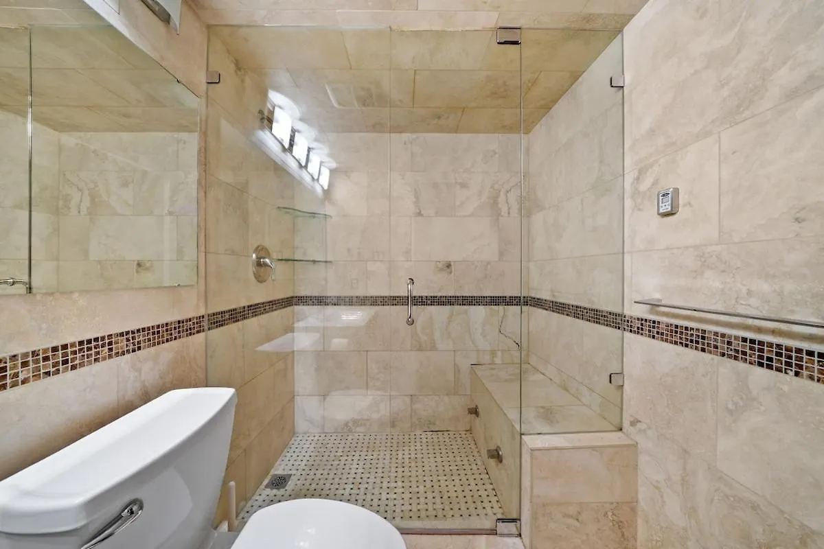 Beautiful 2 Bedroom Home Dt With Free Parking Βανκούβερ 0*,