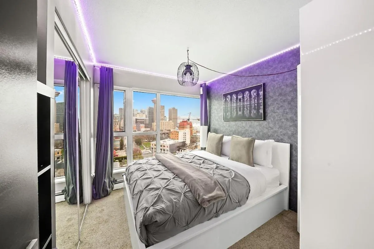 Beautiful 2 Bedroom Home Dt With Free Parking Βανκούβερ