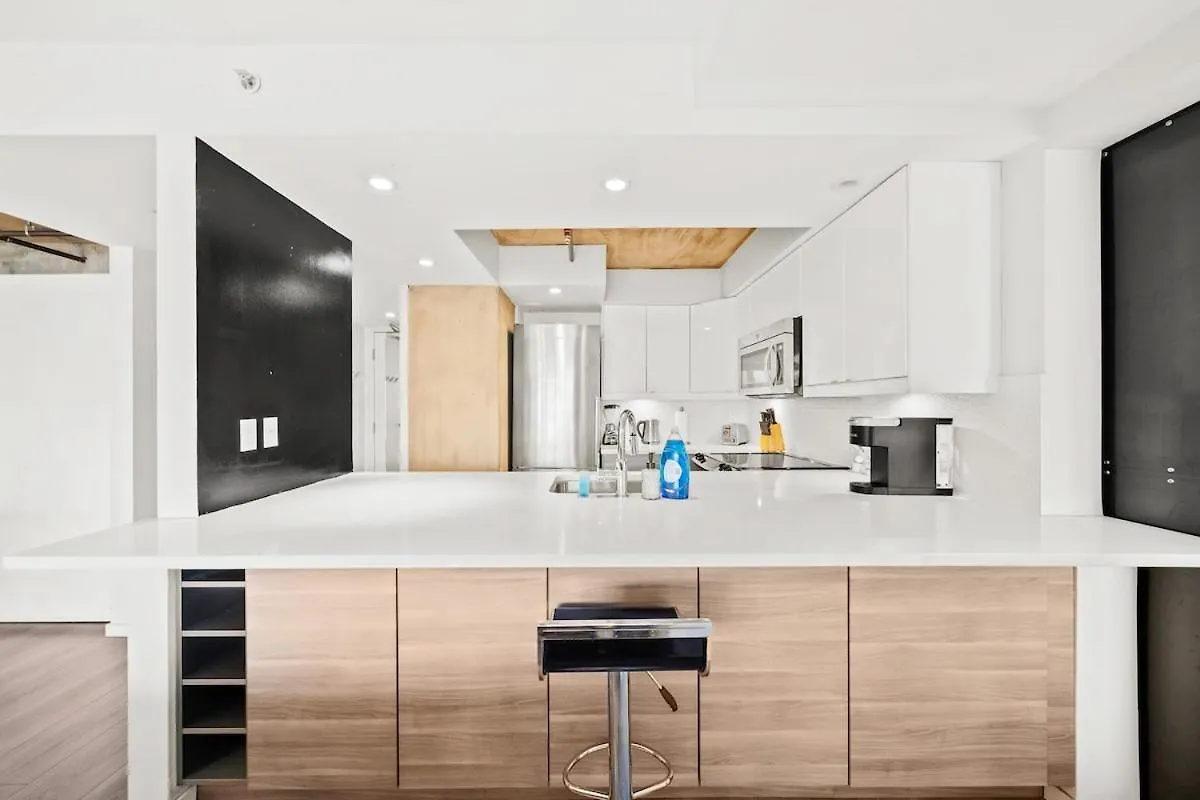Beautiful 2 Bedroom Home Dt With Free Parking Βανκούβερ Διαμέρισμα