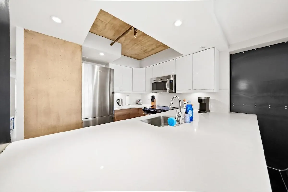 Beautiful 2 Bedroom Home Dt With Free Parking Βανκούβερ 0*,