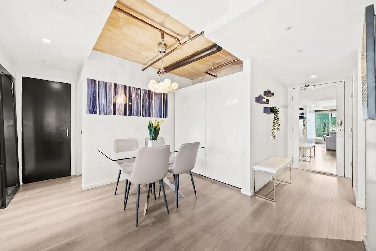 Beautiful 2 Bedroom Home Dt With Free Parking Βανκούβερ 0*,